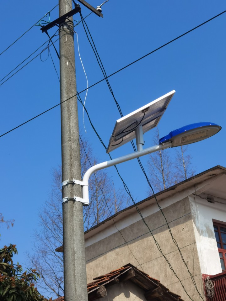 抱箍太阳能路灯