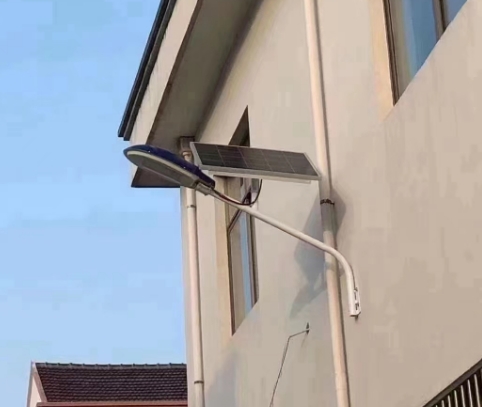 打墙太阳能路灯